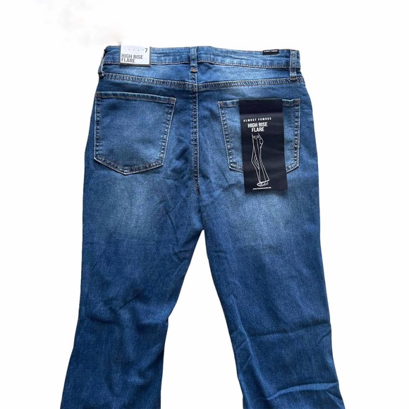 NWT - Almost Famous High Rise Flare (Size: 7) - Picture 4 of 4